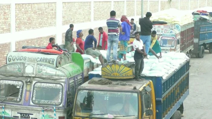 বেনাপোল বন্দরে ৩ মাস পর ৫১০ টন চাল আমদানি